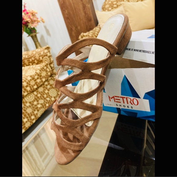 Metro Shoes - Footwear by brand METRO